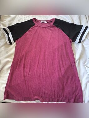 Women's Short Sleeve Raglan Tee in Berry with Black Sleeves